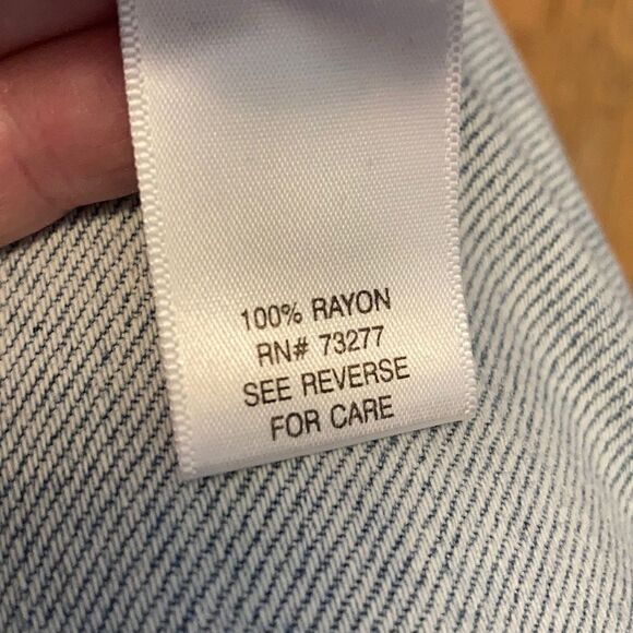 3/$20 Simply Vera Vera Wang Flowy Tank - Picture 8 of 8